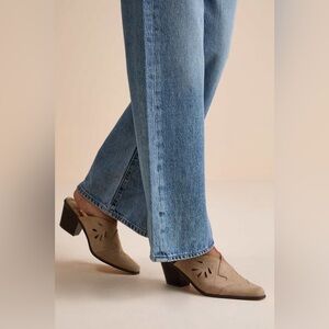 NWT!! Lulus Beige Western Mule Heels – Size 10